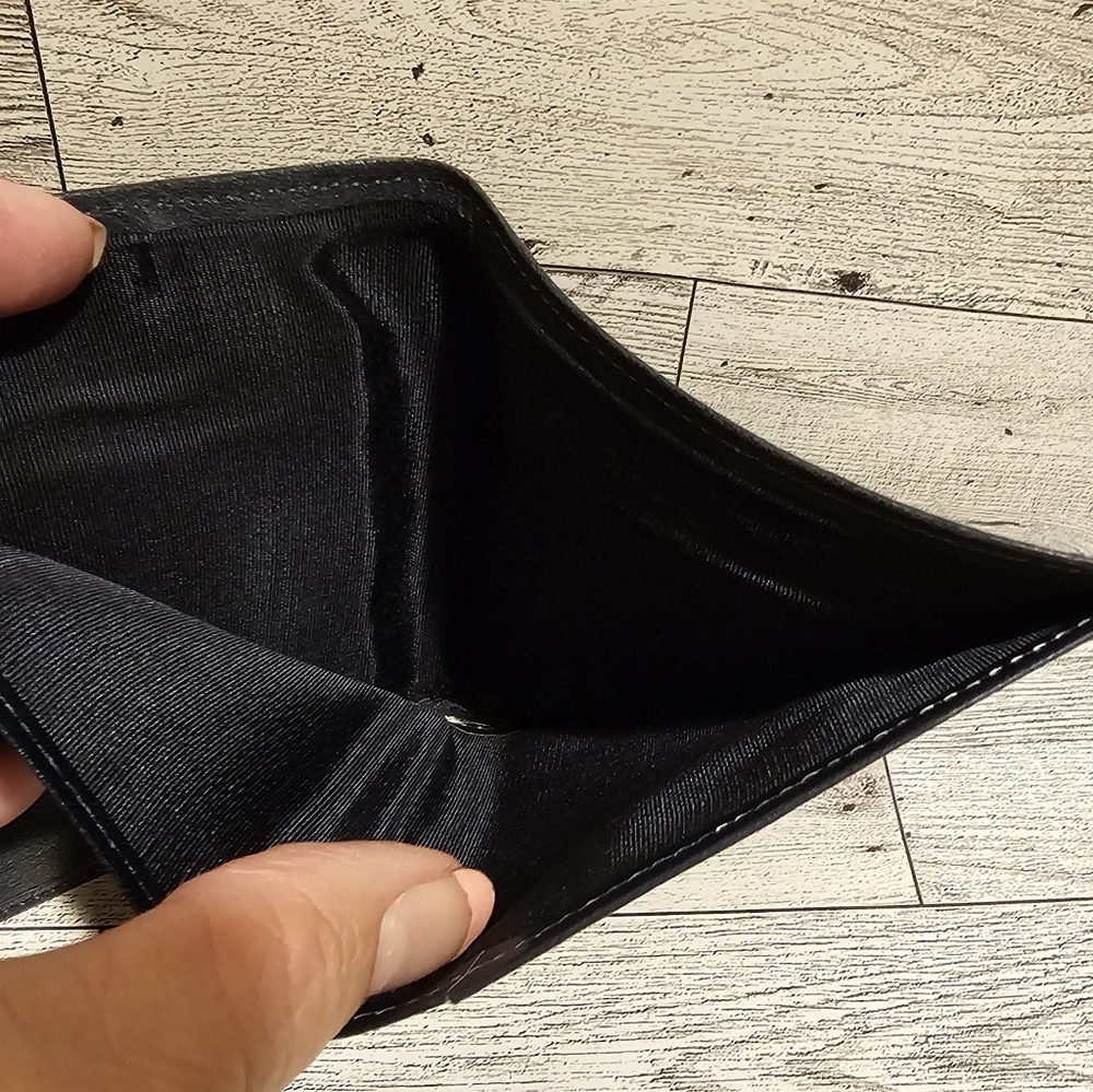 Gucci bi fold wallet rare EUC - Picture 9 of 10